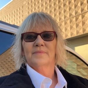 Meet your Posher, Leslie